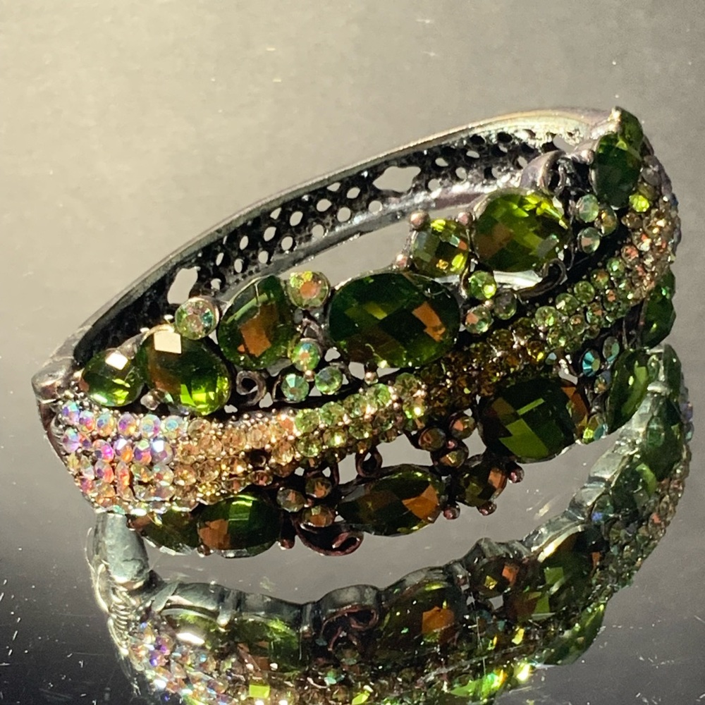 Vintage Elegant Green Crystal Bracelet Rhinestones Hinged Opening - Picture 3 of 9